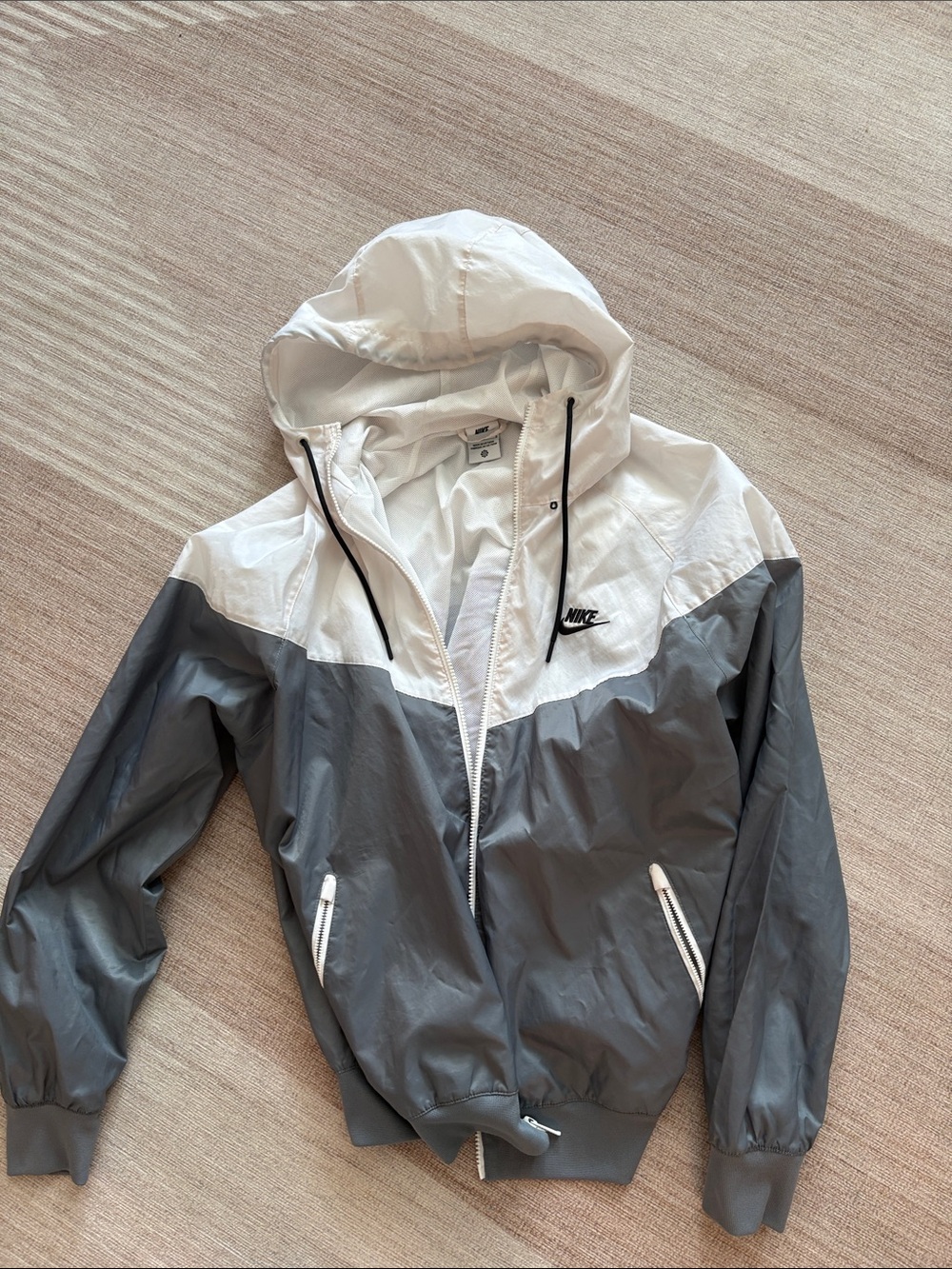 Men’s Nike Large Windbreaker
